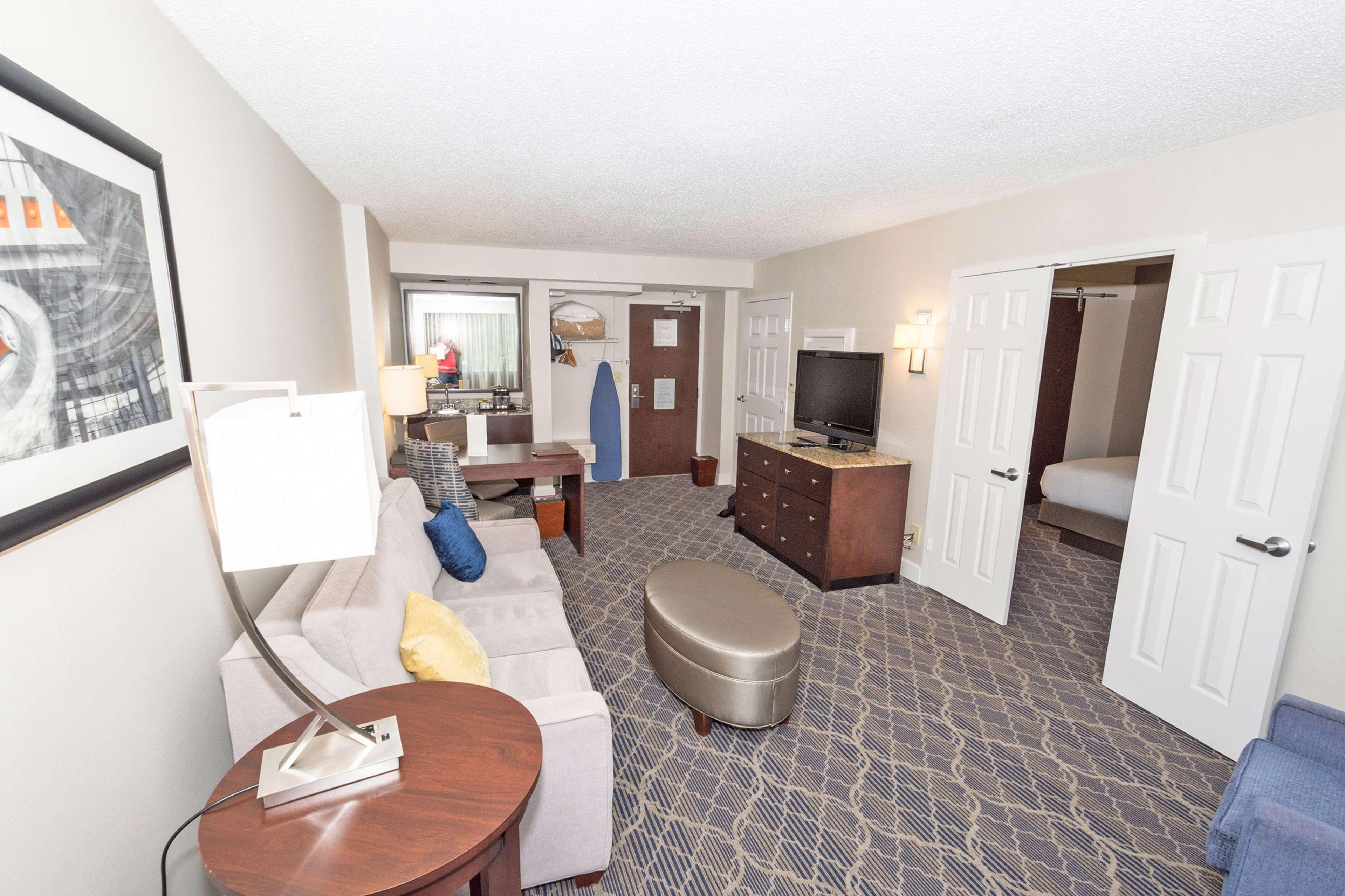 Doubletree Suites By Hilton At The Battery Atlanta Smyrna Εξωτερικό φωτογραφία