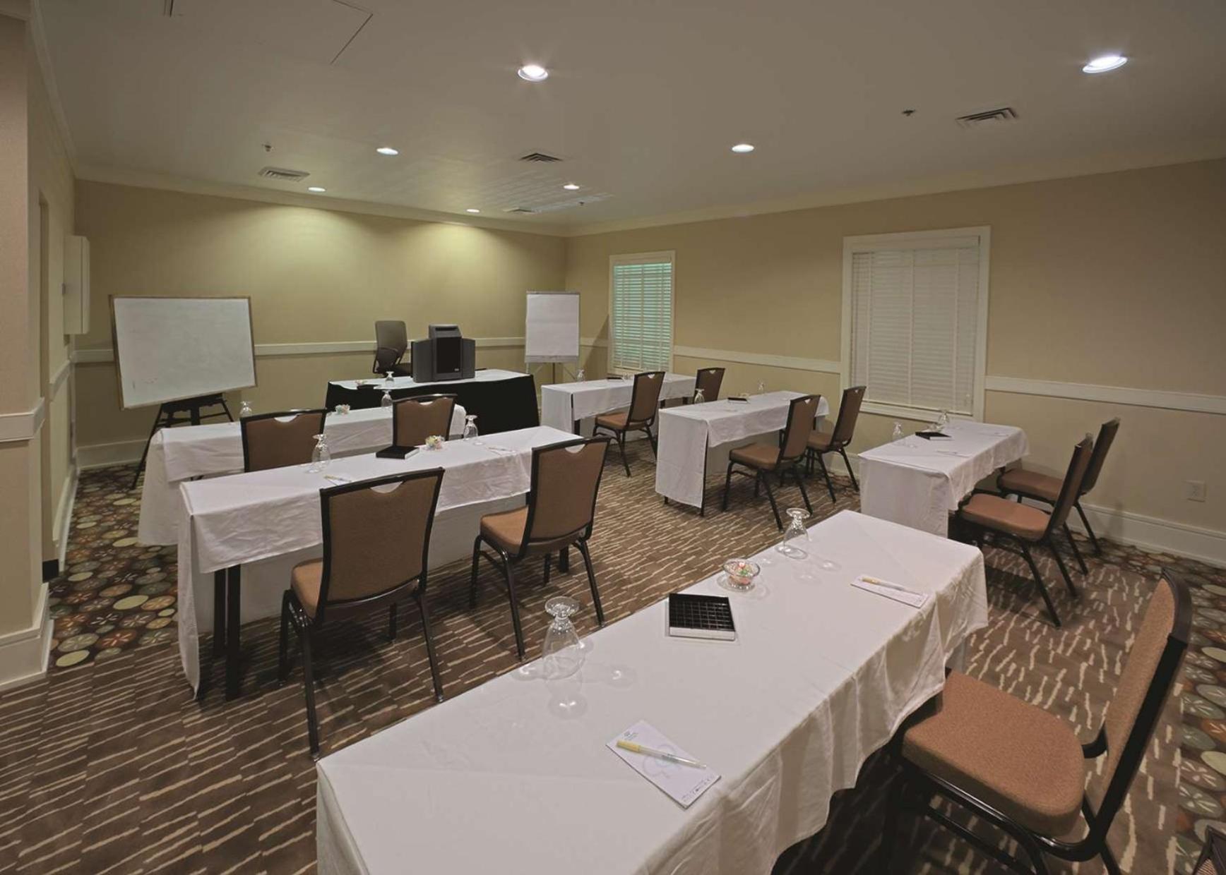 Doubletree Suites By Hilton At The Battery Atlanta Smyrna Εξωτερικό φωτογραφία